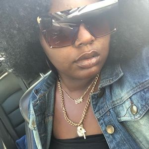 Meet your Posher, Seantaneyah